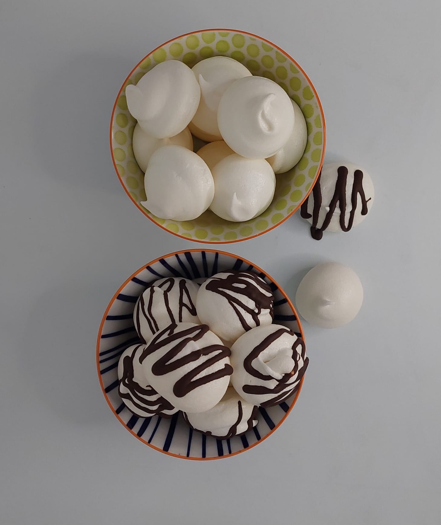 Assortiments de Meringues, essai 1 meringues aux blancs d'oeufs en poudre –  Les Gourmandises de Némo